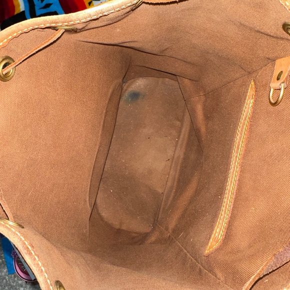 Preloved LV backpack Discontinued - Picture 5 of 8